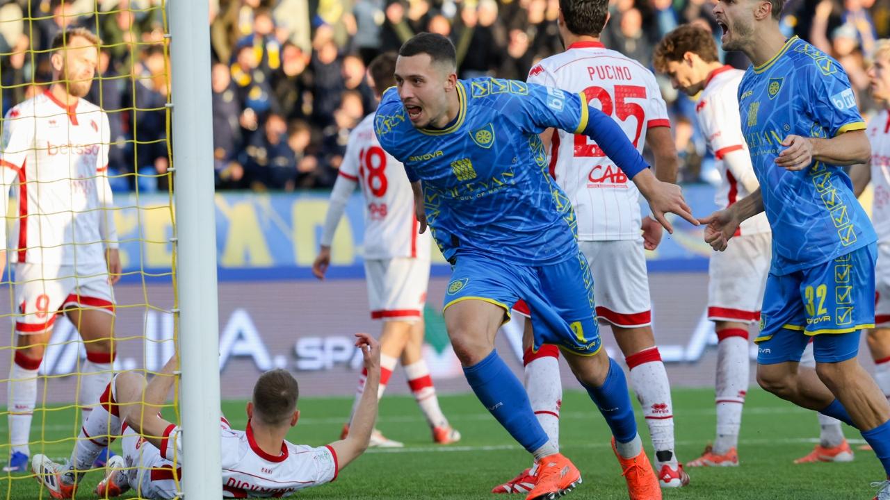 Abiuso festeggia il gol vittoria