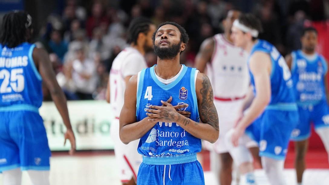 Delusione Dinamo: pesante sconfitta a Reggio Emilia per 90-68