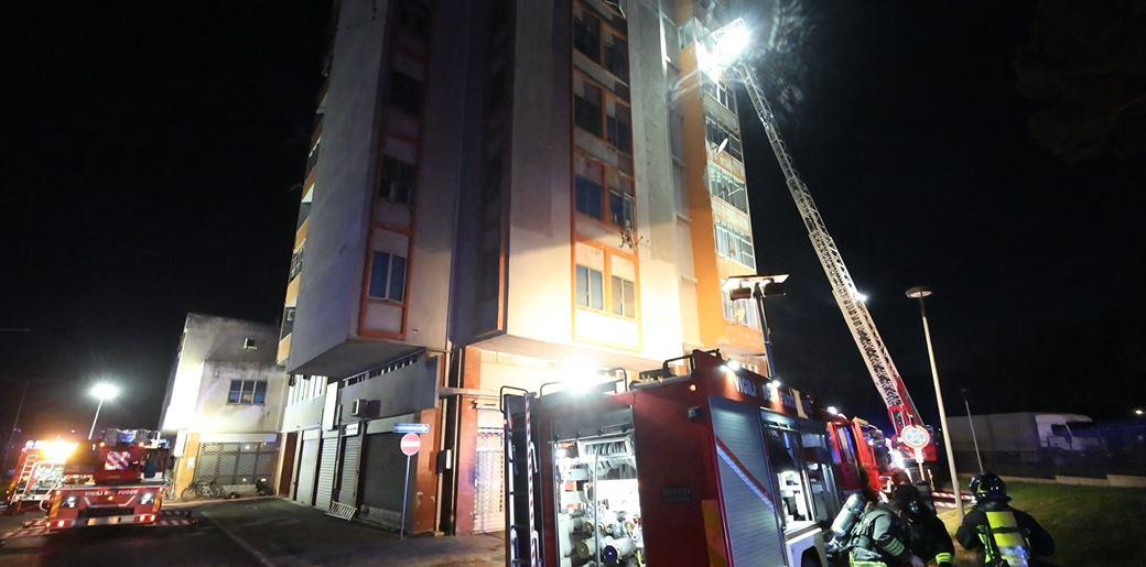 Incendio al Grattacielo di Ferrara, diciassette intossicati