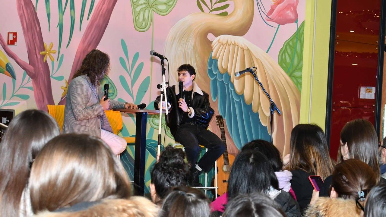 EroCaddeo di X Factor entusiasma i suoi fan ai Petali