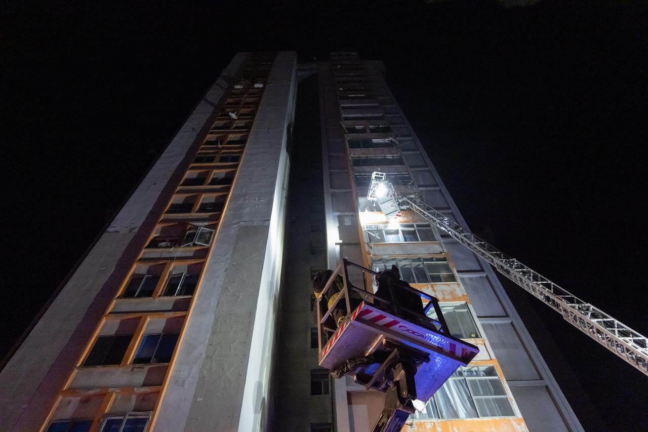 Incendio al Grattacielo di Ferrara, evacuate decine di persone