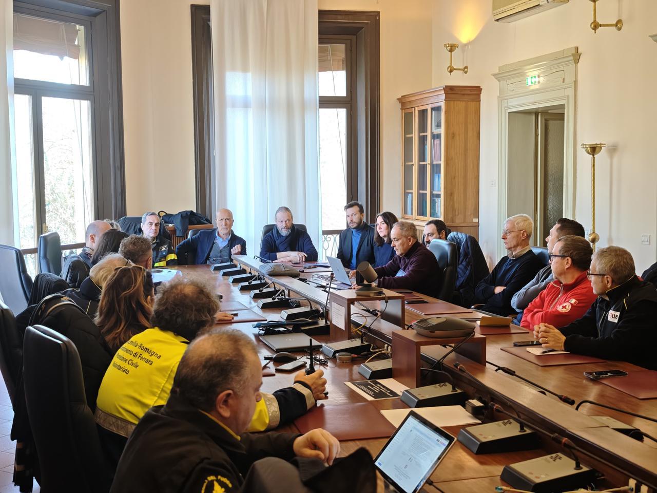 Incendio al Grattacielo di Ferrara, gli abitanti trasferiti al Palapalestre