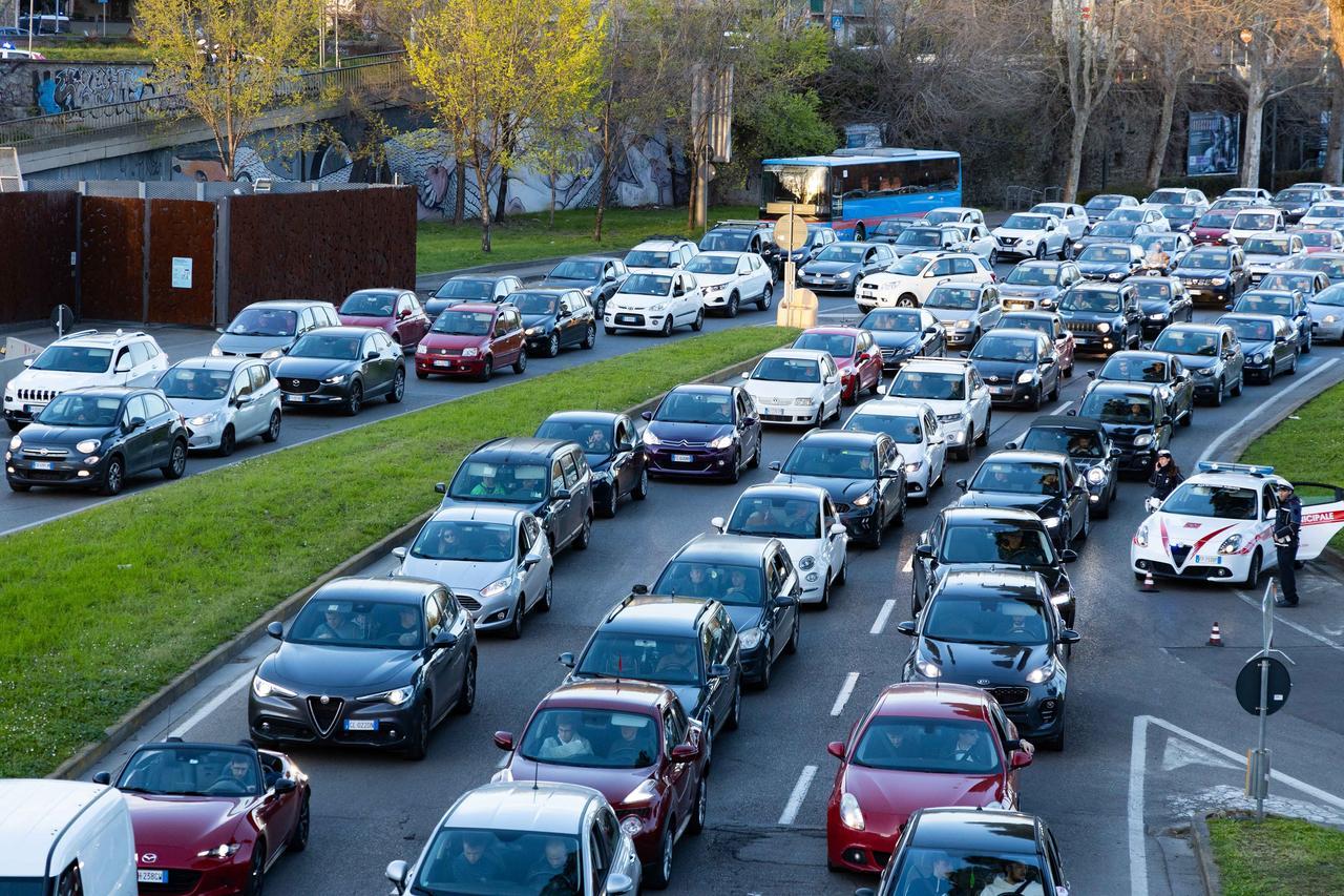 
	Il traffico sui viali a Firenze (foto d'archivio)

