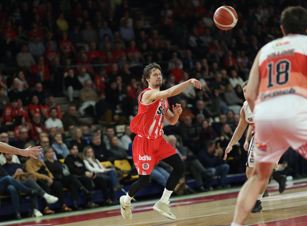 Rimini è un osso duro. La Sella Cento resta in scia poi deve inchinarsi