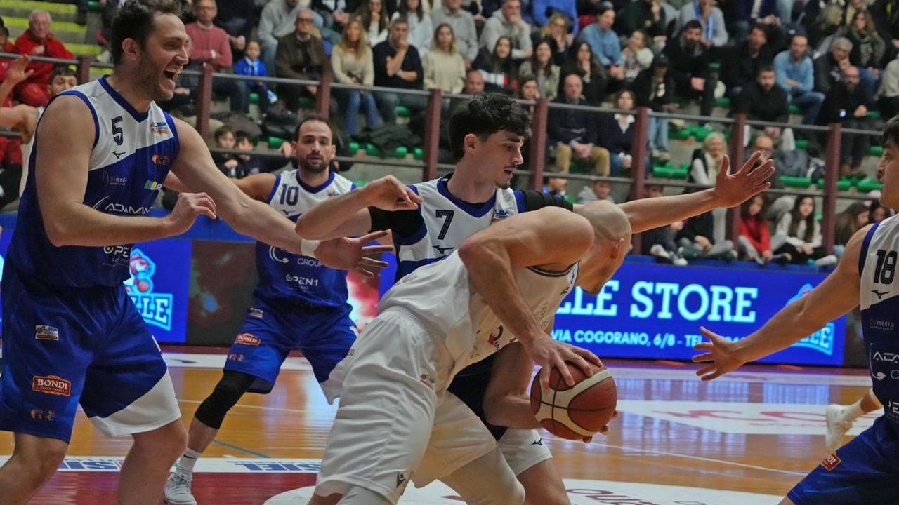 Troppa Livorno per l’Adamant. Ferrara fatica a segnare e resta sempre sotto