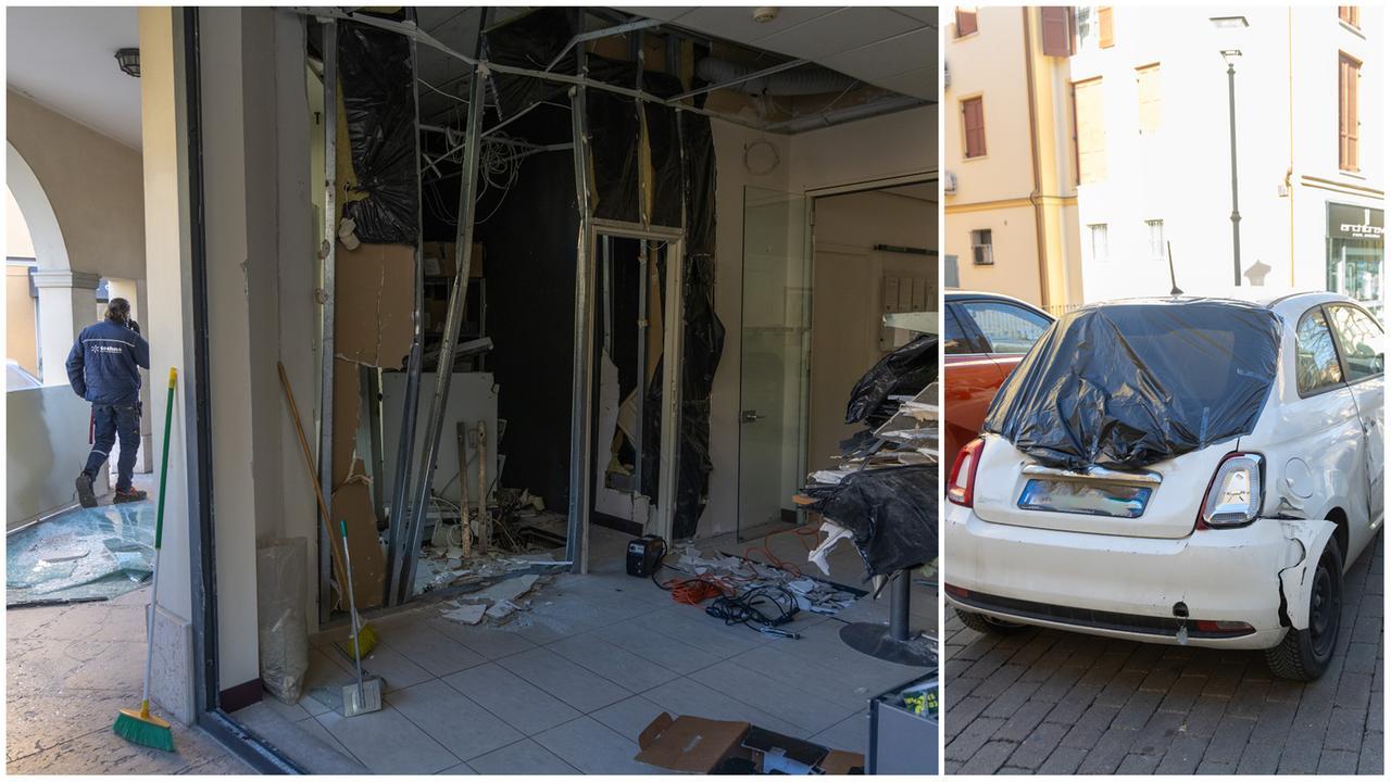La filiale Credem di Formigine devastata dopo il colpo (Foto Esposito)