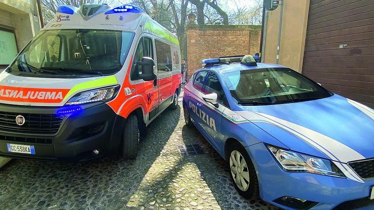 Ferrara, ventenne accoltellato dopo il furto d’auto