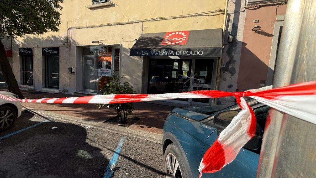 Il locale dove è stato esploso il colpo di pistola l’altra notte (foto Nucci)