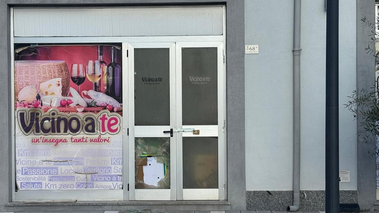 Ladro seriale fa cinque colpi al supermercato in poche settimane, il titolare: «Chi lavora si sente solo»