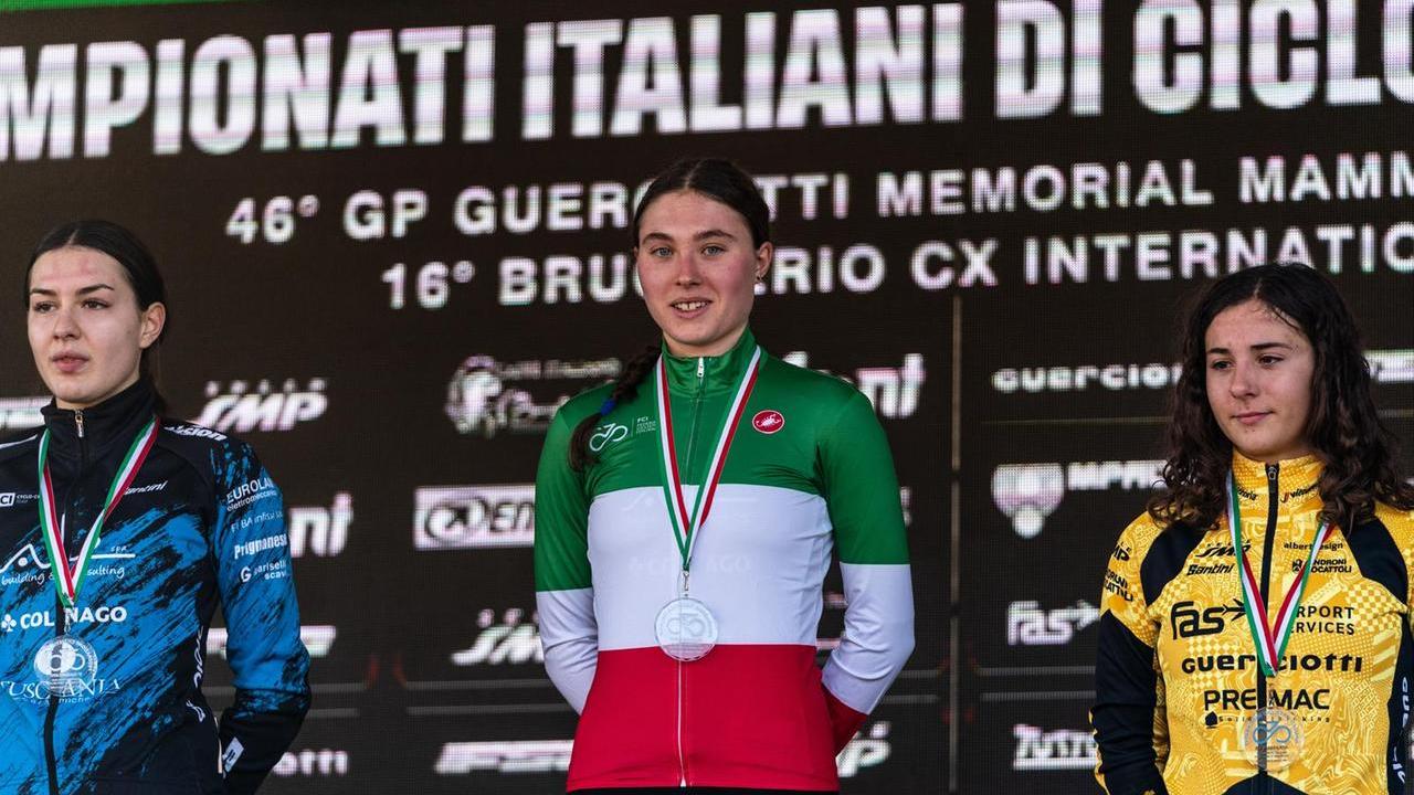 Nicole Azzetti (oro) ed Elisa Bianchi (argento) dell'Ale Colnago Team, terza Nicole Righetto
