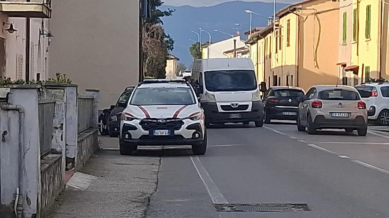 Pistoia, travolte da un’auto tre 15enni appena scese dal bus dopo la scuola: due sono gravissime