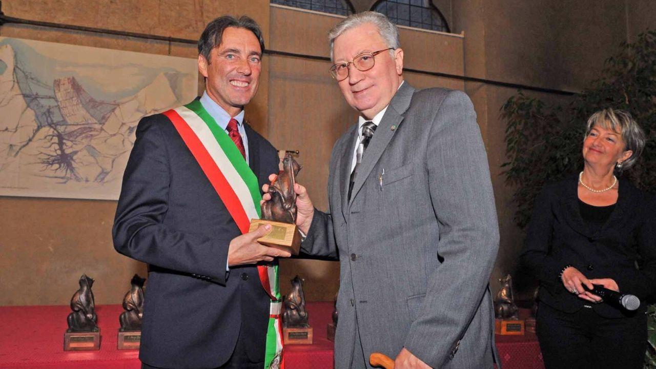 Qui durante la consegna del premio Il micco da parte dell'allora sindaco Berti