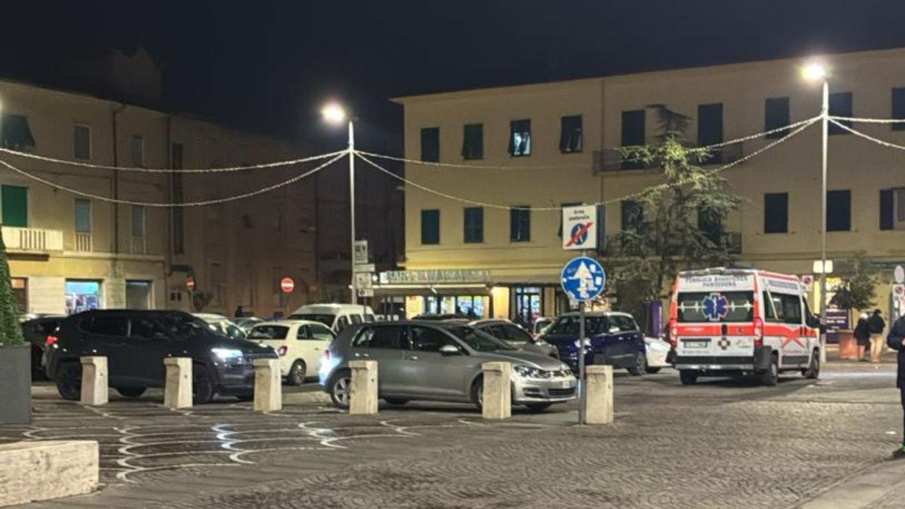 
	I soccorsi in piazza della stazione a Pontedera&nbsp;


