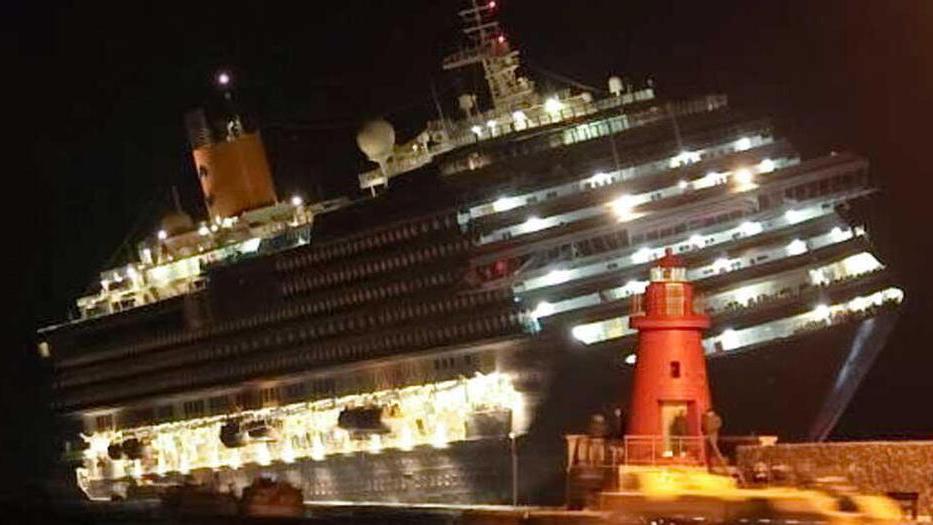 Concordia, è il giorno del ricordo: il naufragio 14 anni fa - L’appello: «Si faccia un mausoleo»<br type="_moz" />