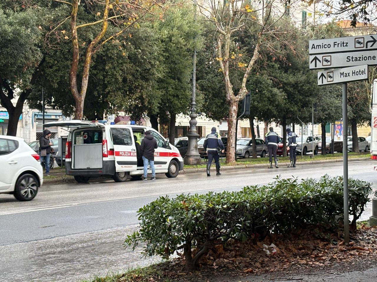 
	La polizia municipale sul posto per i rilievi (foto Stick)

