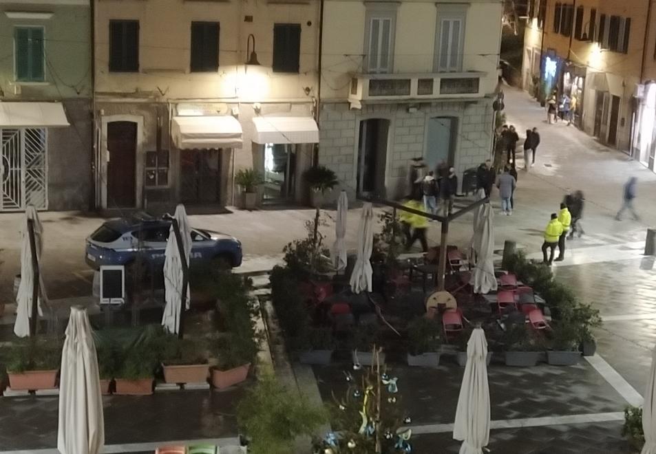 Grosseto, giovane accoltellato a una tempia: caccia all'assalitore e nuove ipotesi – Come sta il ferito