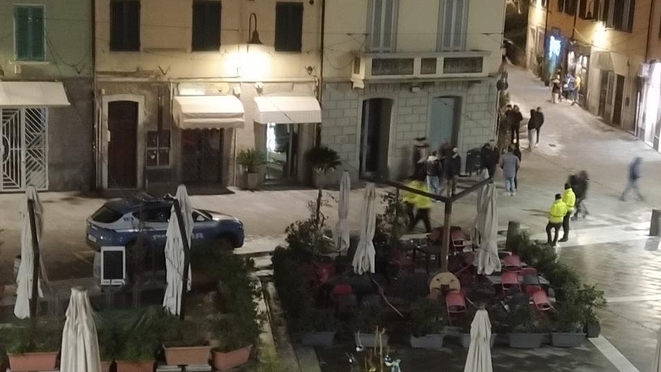 Polizia e street tutor sabato sera in piazza del Sale