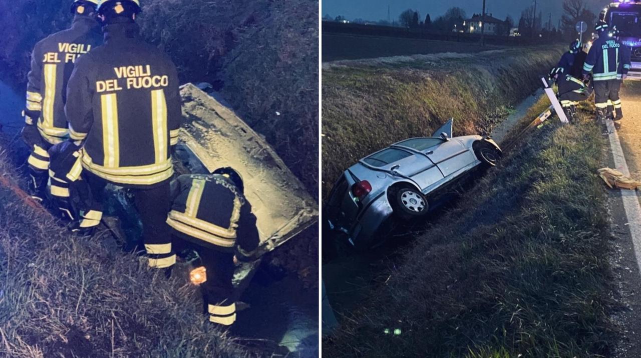 
	L'auto finita nel canale (foto vigili del fuoco Modena)

