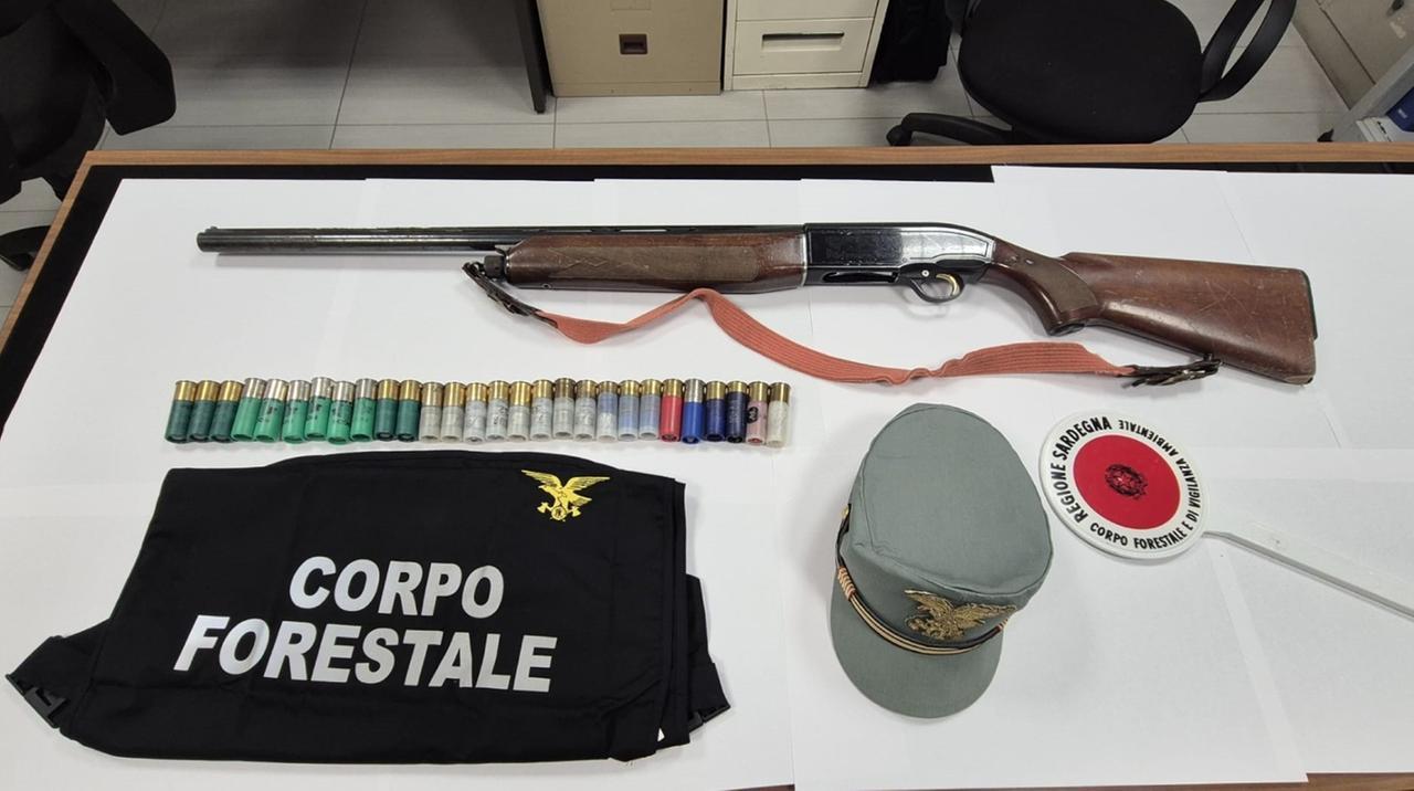 Vede gli agenti e nasconde il fucile in un cespuglio: cacciatore nei guai a Olmedo