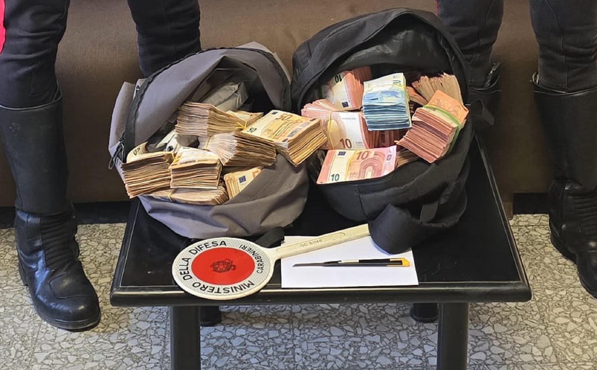 I soldi ritrovati in provincia di Novara