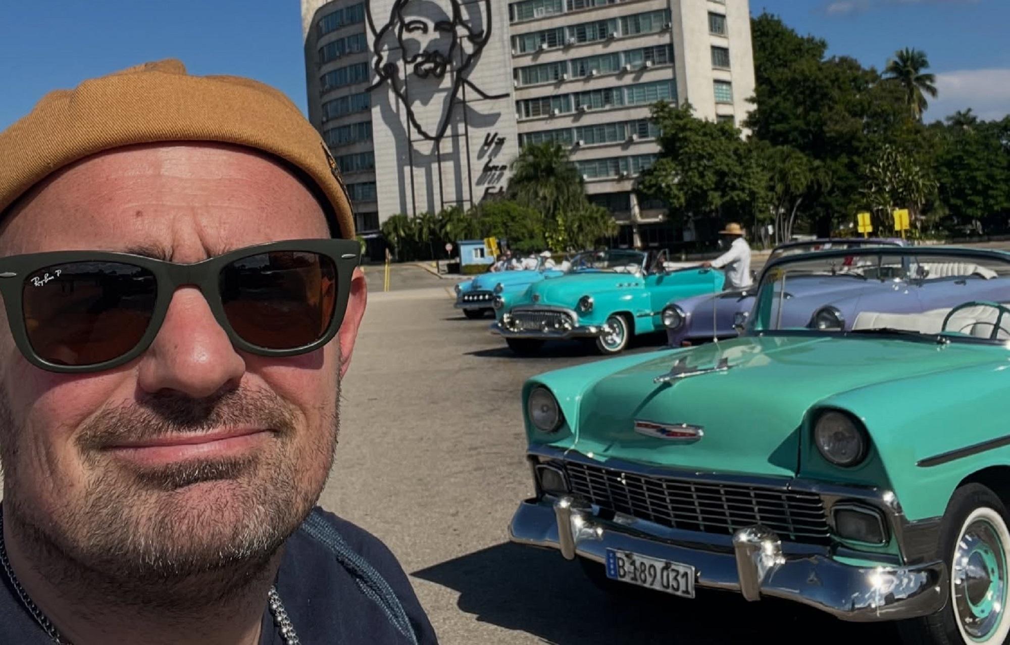 Una delle poche foto che si porta da Cuba dopo il furto il consigliere della Lega Carlo Ghiozzi