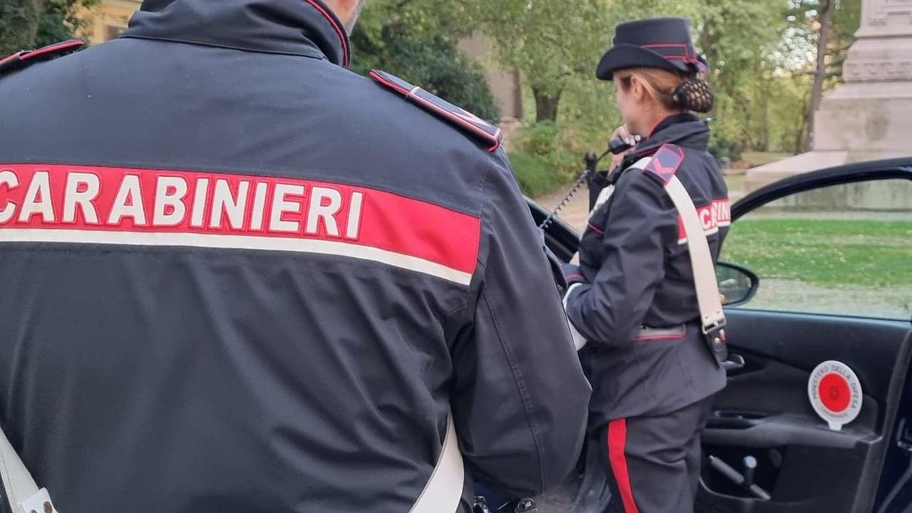 Picchia la moglie davanti alle figlie: in manette un 39enne, l’incubo durava da più di un anno