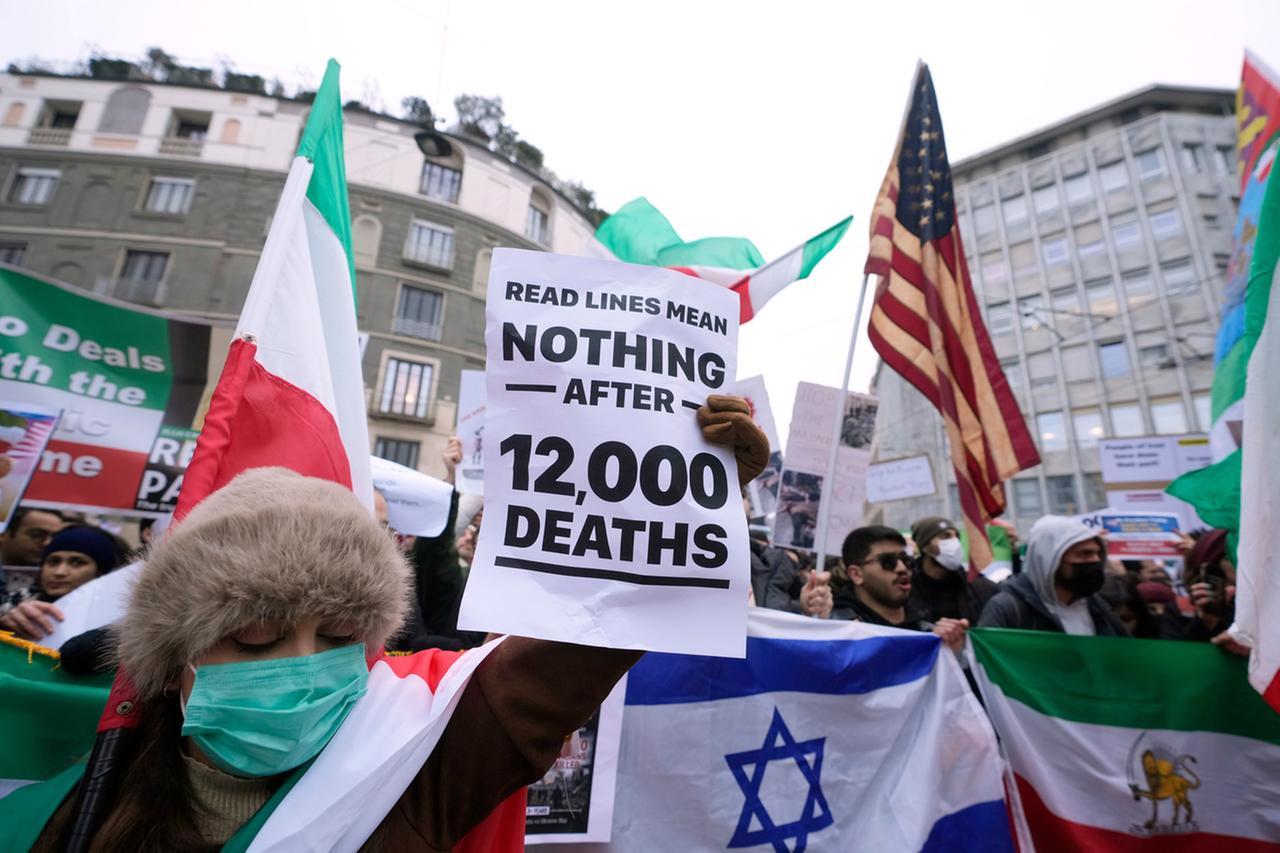 Iran, Trump ai manifestanti: «L'aiuto sta arrivando». Migliaia di morti