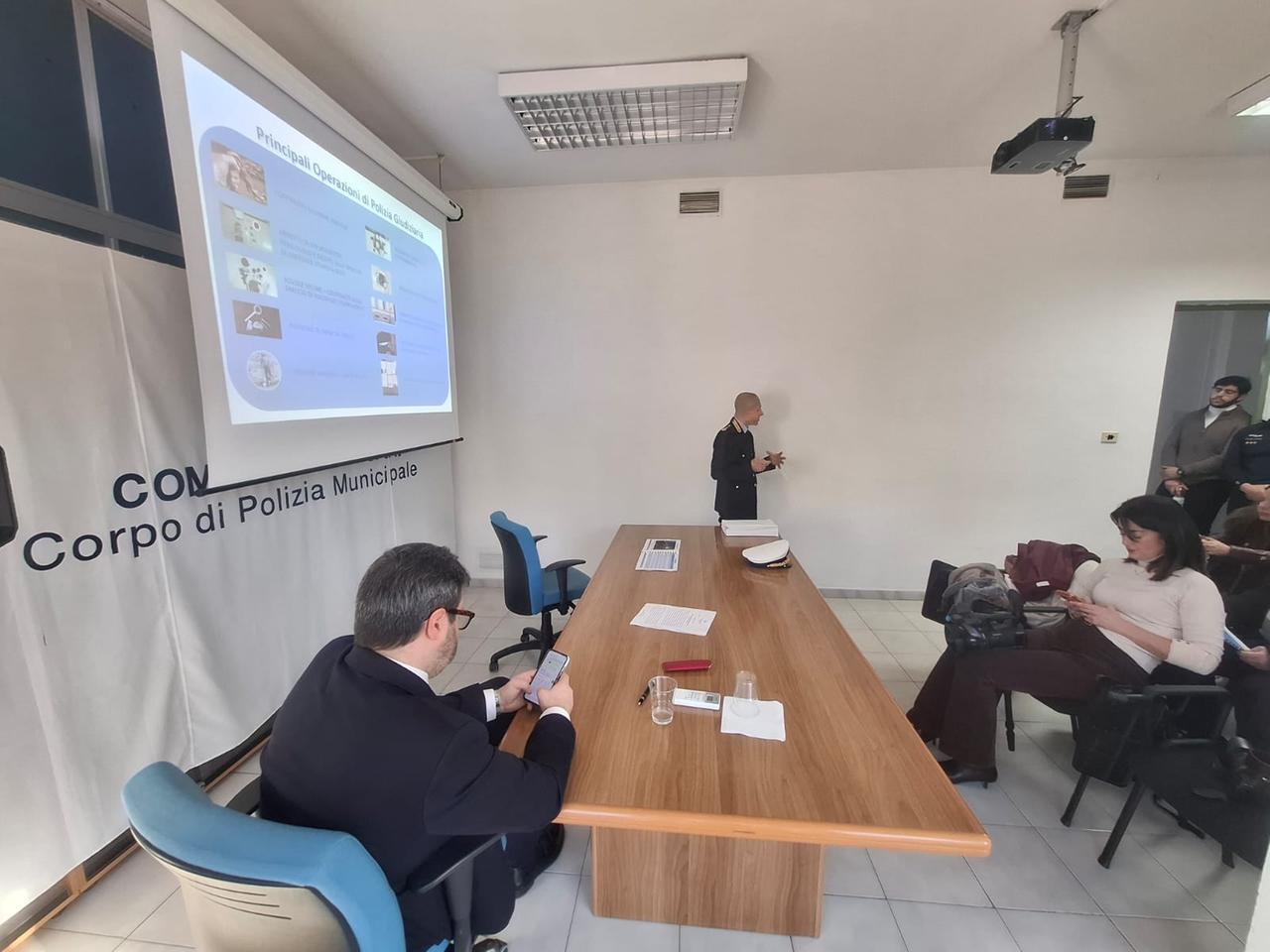 Sassari, il bilancio della Polizia locale: meno multe ma aumentano arresti e controlli