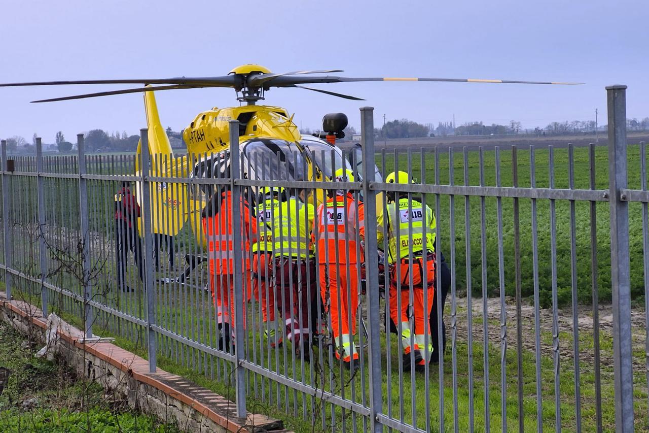 Incidente sul lavoro a San Cesario: operaio travolto dal muletto, è gravissimo