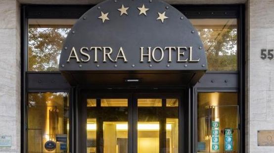 Rivoluzione inaspettata all’hotel Astra di Ferrara, Scolamacchia non è più il direttore