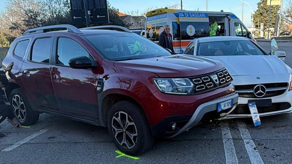 Sassari, scontro all’incrocio: due persone ferite