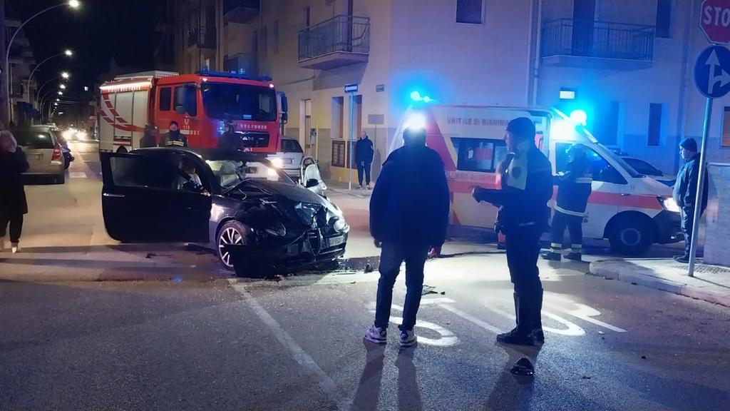 Pauroso incidente in pieno centro ad Alghero, cinque persone ferite
