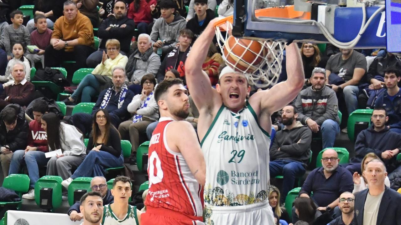 La Dinamo in svantaggio per 34-42 dopo il primo tempo con Saragozza