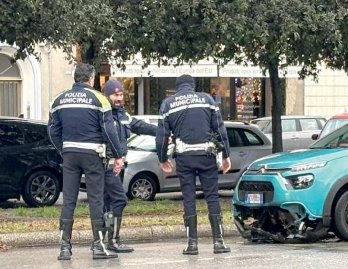 Il punto del viale in cui è avvenuto l’incidente (foto Stick)