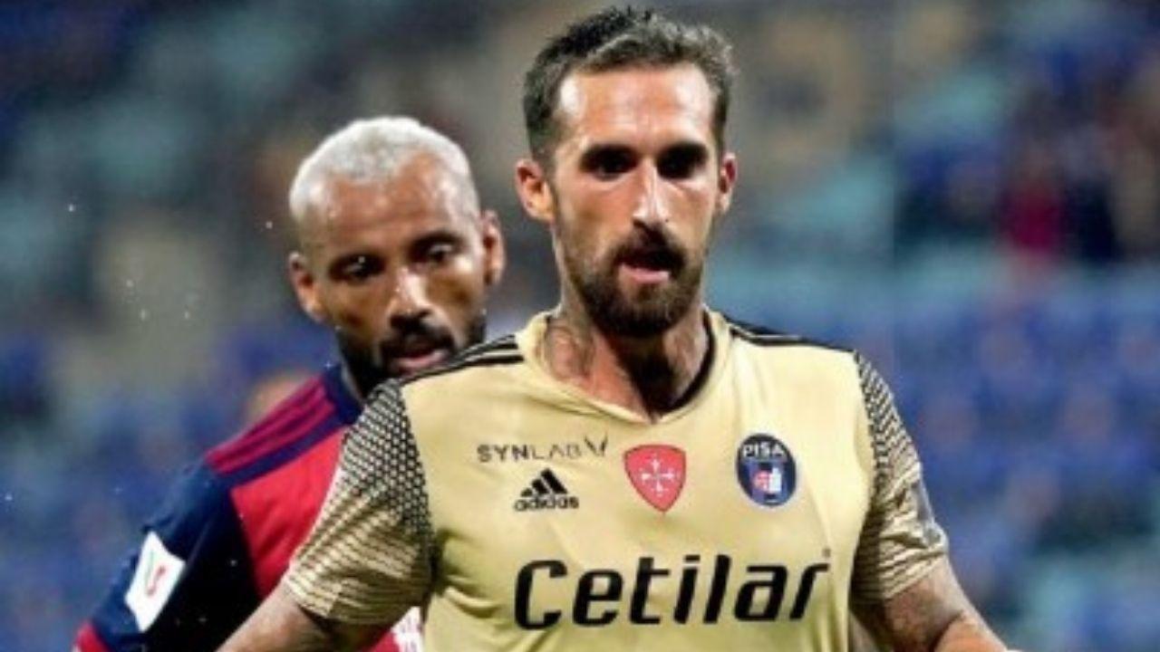 J. Pedro in azione con la maglia del Cagliari contro il Pisa: era il 2022