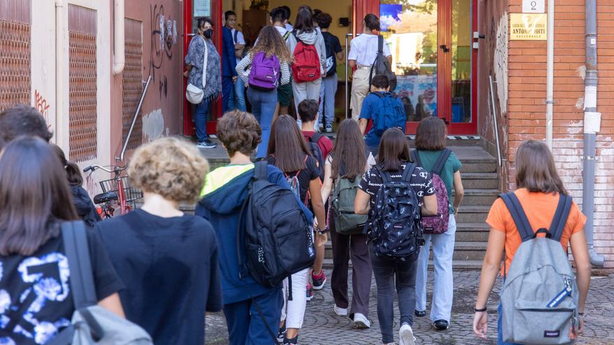 Piano di accorpamenti, la provincia di Ferrara trema: «Meno docenti e soldi»