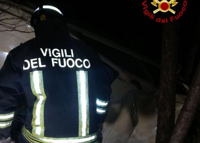 Uomo cercato per 6 ore nella notte: trovato morto, era uscito di strada con l’auto