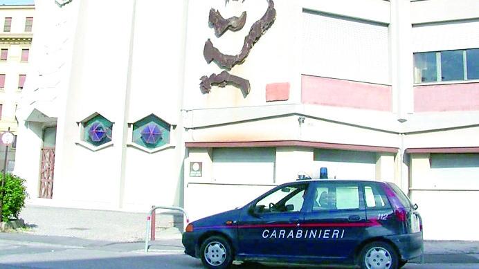 Una pattuglia dei carabinieri in piazza Benamozegh (foto d'archivio)