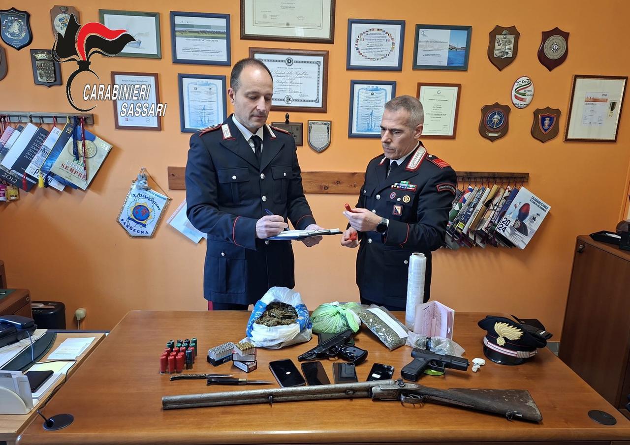 Armi e droga in casa, arrestati due giovani a Ittiri
