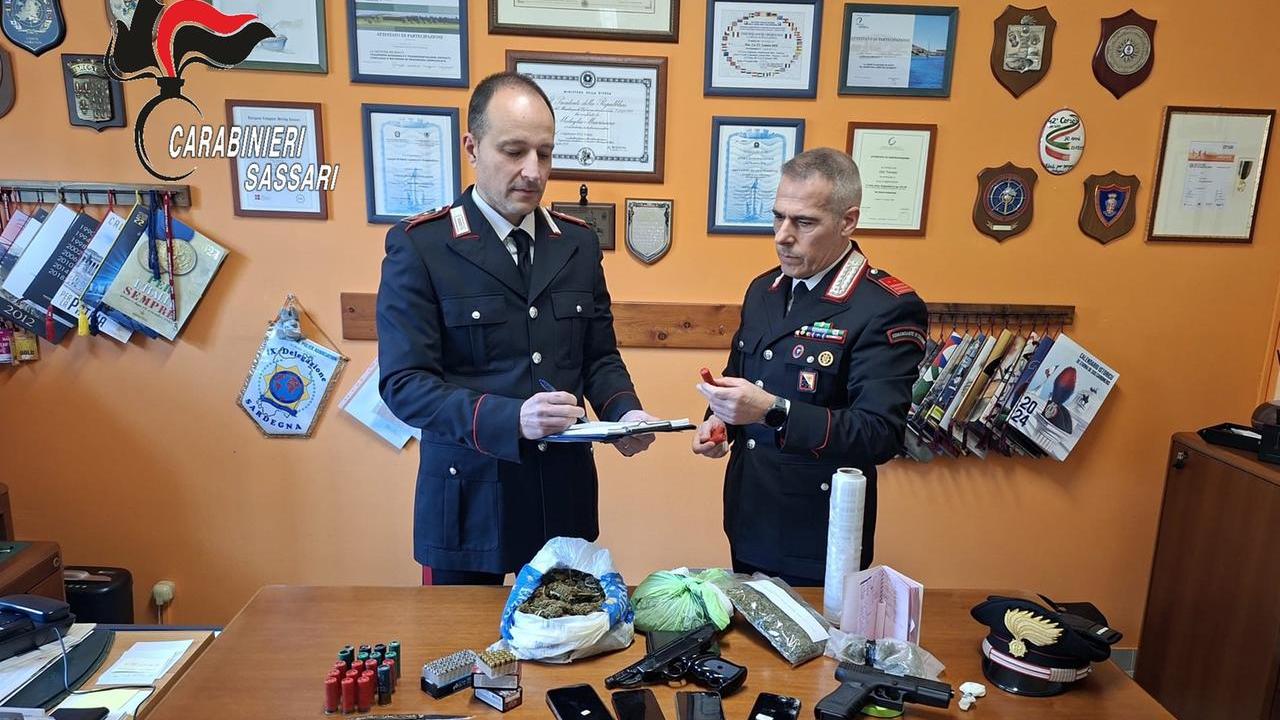 Armi e droga in casa, arrestati due giovani a Ittiri