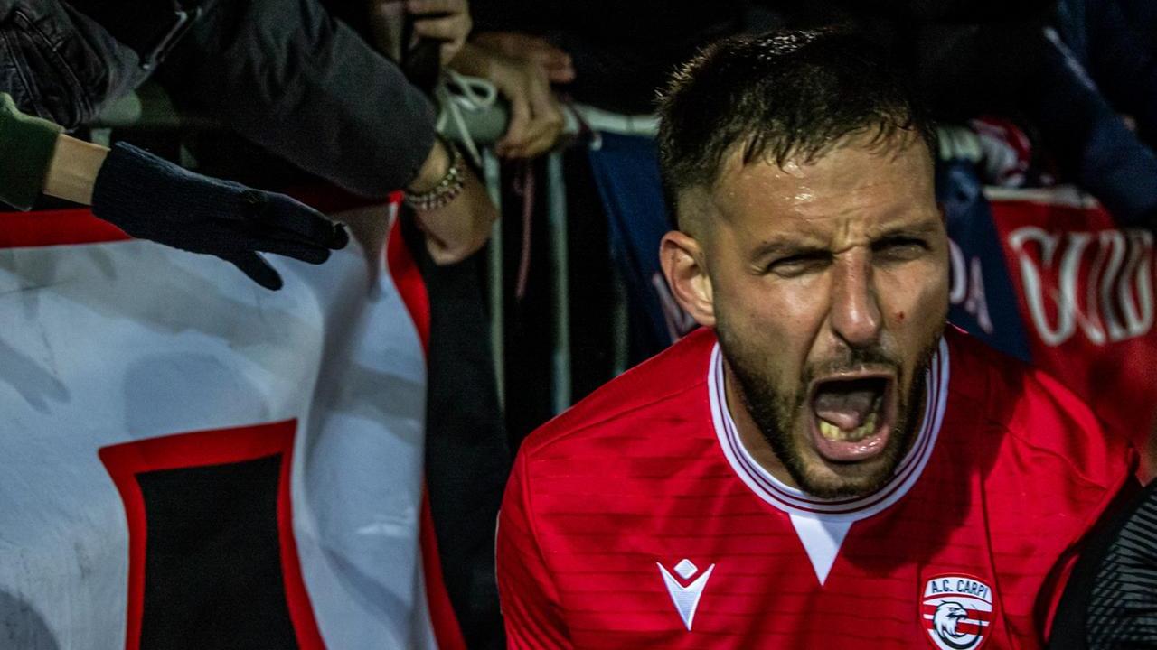 Il bomber biancorosso Matteo Cortesi nella foto di Daniele Lugli