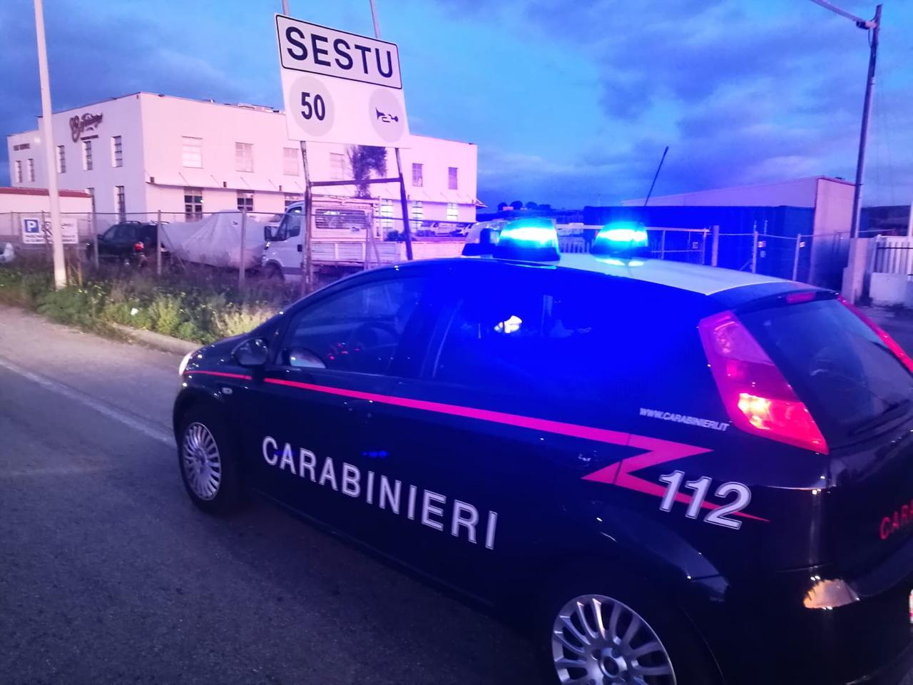Un panetto di “kief” e contatti sospetti sullo smartphone: arrestato un 19enne