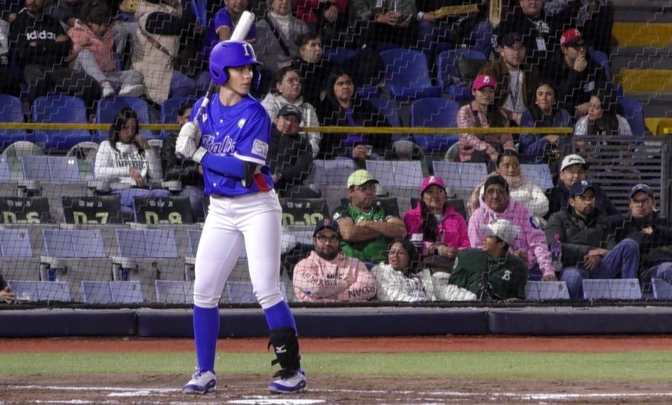 
	Erika Piancastelli in battuta a Leon nella sfida alle Bravas (Foto: MB Fibs)

