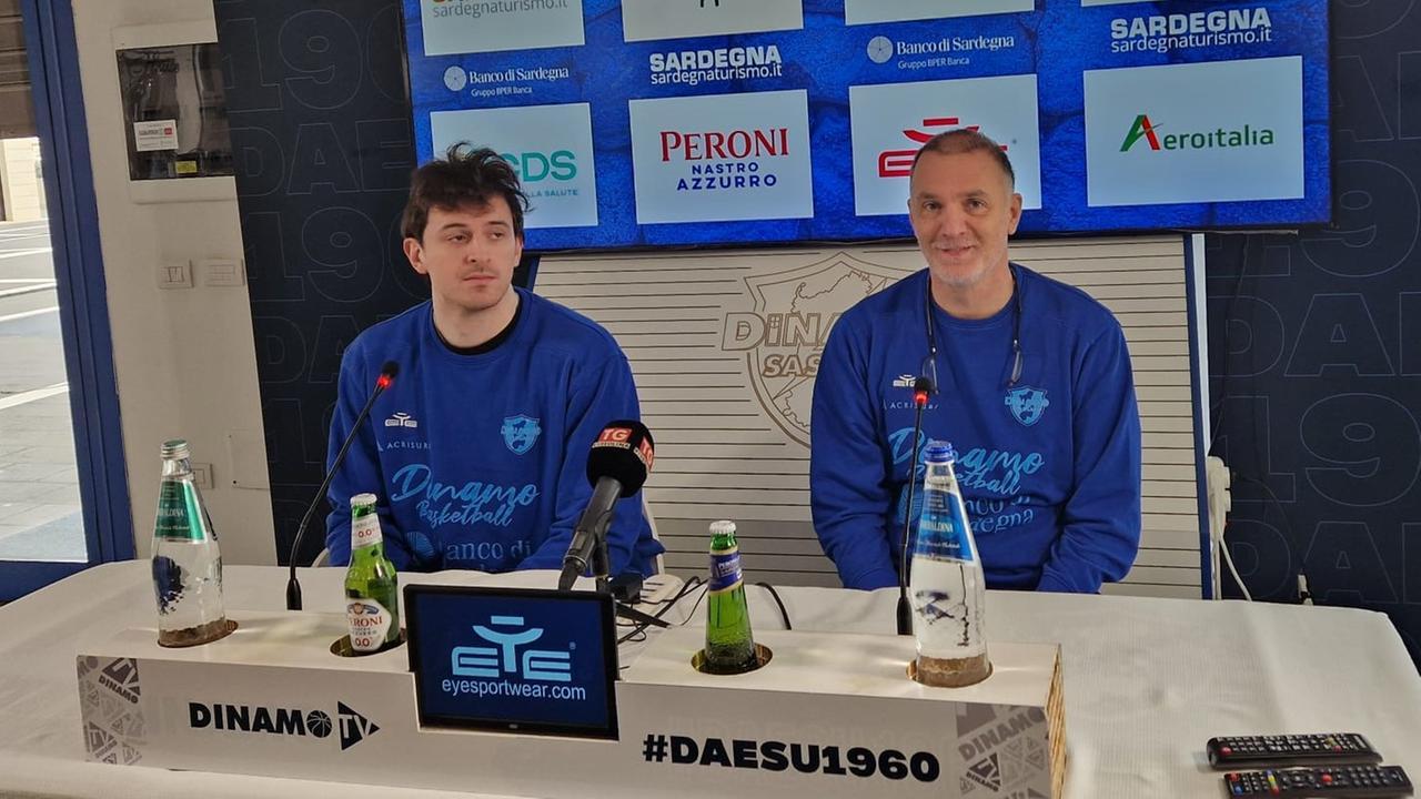 
	Coach <strong>Veljko Mrsic</strong> (a destra) e il pivot<strong> Nick McGlynn</strong>

