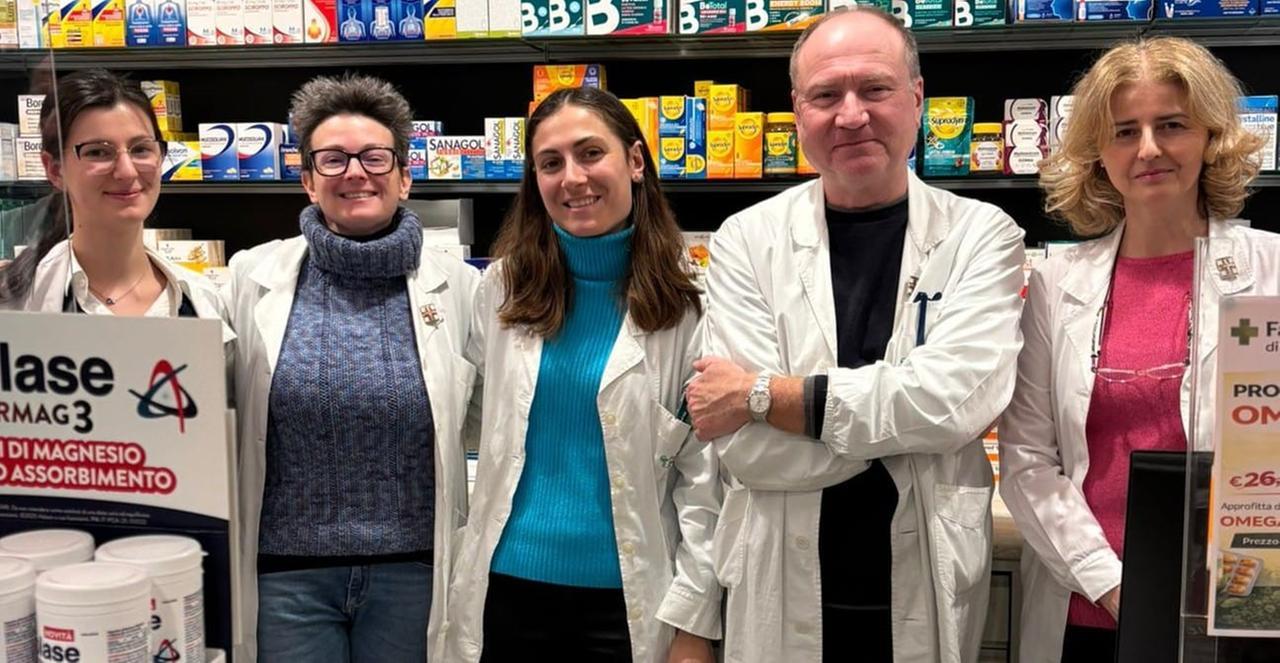 Non si sente bene e va in farmacia: 70enne colta da infarto, salvata dalla dipendente