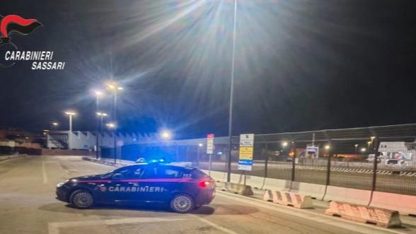 Ruba un pc a bordo del traghetto per l’Asinara e poi forza un’auto, in carcere un 35enne