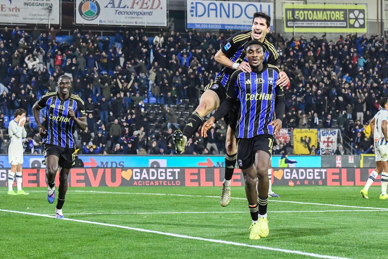 Con l’Atalanta è il Pisa di Durosinmi: entra, segna ed evita la beffa. Pareggio nel finale, ma la strada è quella giusta