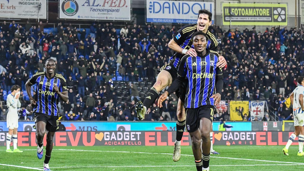 L'esultanza del neo-arrivato al gol del pari (foto Stick)