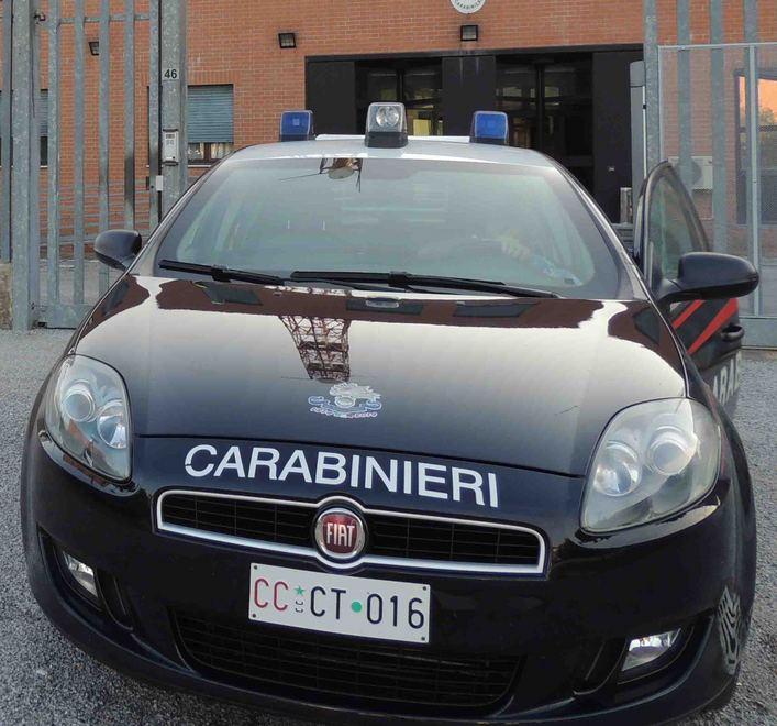 ‘Svuotata’ la cassa del bar 