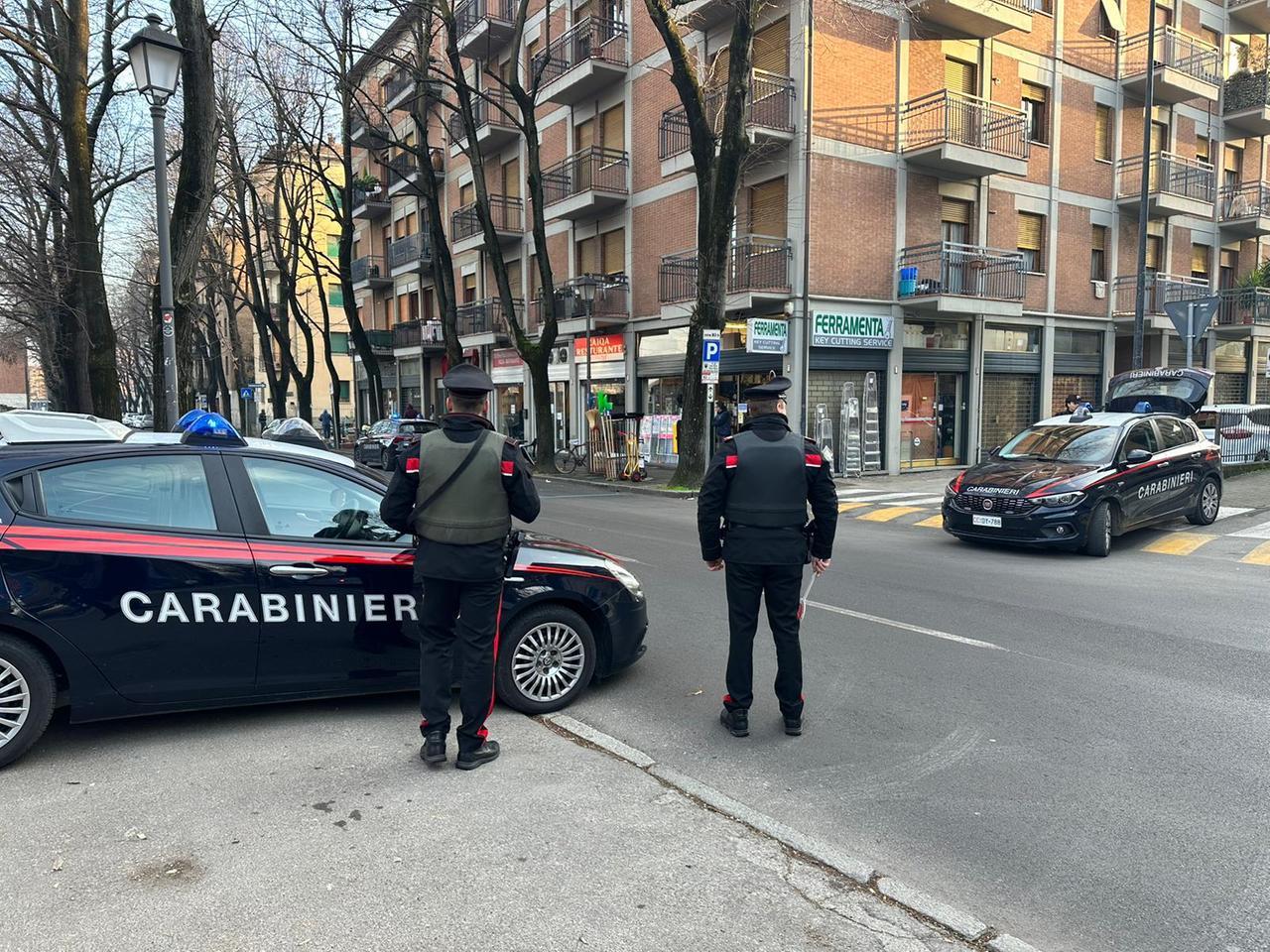 Giovanissimi in giro armati di coltello: un altro caso a Reggio Emilia